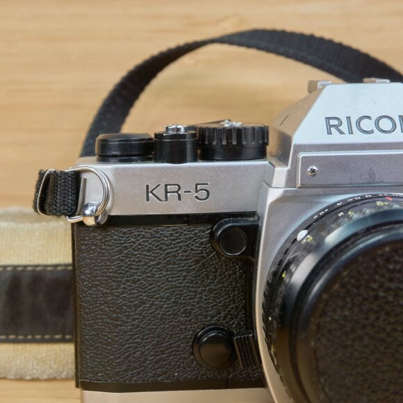Vintage Ricoh KR-5 35mm SLR Camera, with Rikonar F/2.2 55mm lens, Made in Japan - Picture 3 of 8